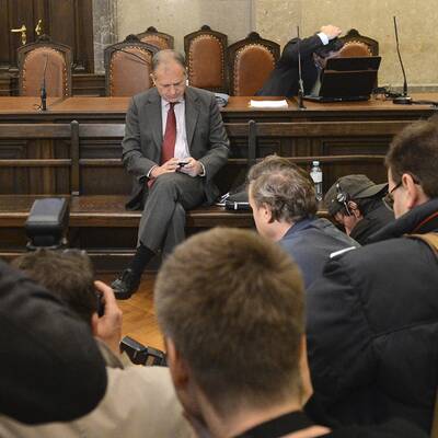 Der erste Prozess-Tag: Der ehemalige Minister weist jede Schuld von sich