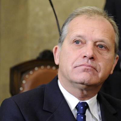 Der erste Prozess-Tag: Der ehemalige Minister weist jede Schuld von sich