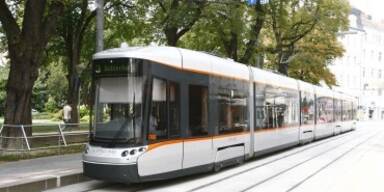 Schwer verletzt: 21-Jähriger von Straßenbahn erfasst