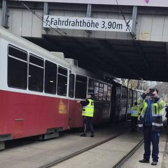 Straßenbahnen crashten in Wien zusammen – 13 Verletzte