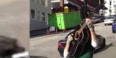 Stra&szlig;enk&uuml;nstler gl&auml;nzt mit Multitasking