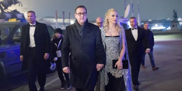 Tausende gegen Rechts-Ball auf Straßen