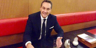 Strache witzelt über Kerns Bier-Versprechen