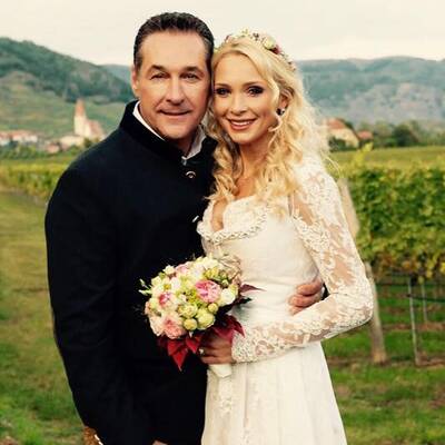 Strache zeigt seine Hochzeitsfotos
