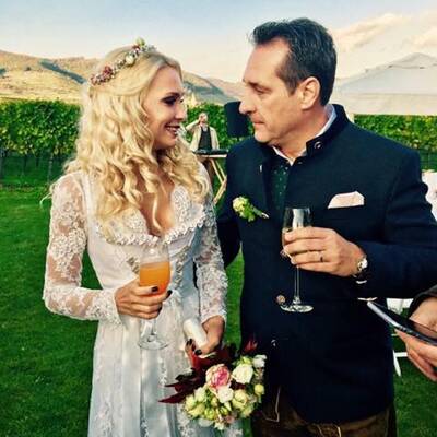 Strache zeigt seine Hochzeitsfotos