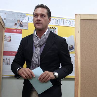H.C. Strache (FPÖ) im Wahllokal