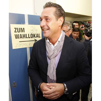 H.C. Strache (FPÖ) im Wahllokal