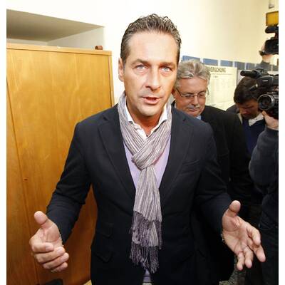 H.C. Strache (FPÖ) im Wahllokal