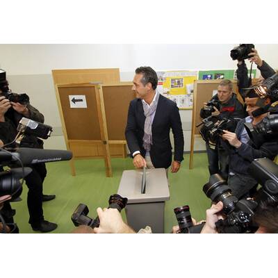 H.C. Strache (FPÖ) im Wahllokal