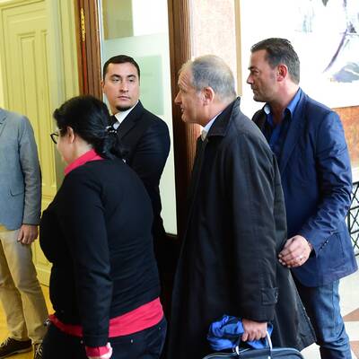 Strasser mit Fußfessel vor U-Ausschuss