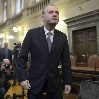 Der erste Prozess-Tag: Der ehemalige Minister weist jede Schuld von sich