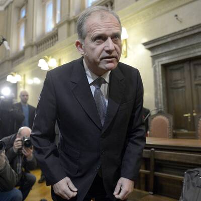 Der erste Prozess-Tag: Der ehemalige Minister weist jede Schuld von sich