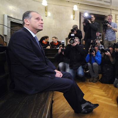 Der erste Prozess-Tag: Der ehemalige Minister weist jede Schuld von sich