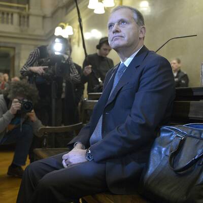 Der erste Prozess-Tag: Der ehemalige Minister weist jede Schuld von sich