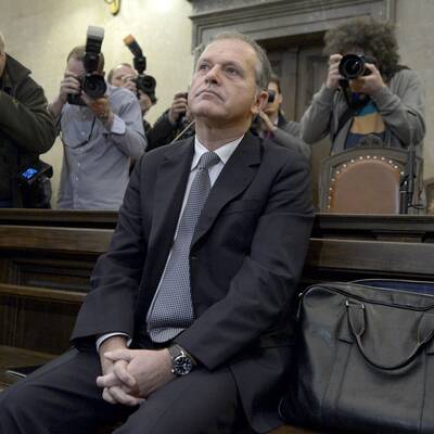 Der erste Prozess-Tag: Der ehemalige Minister weist jede Schuld von sich