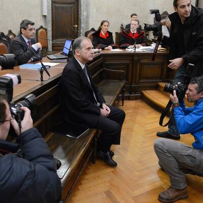 Der erste Prozess-Tag: Der ehemalige Minister weist jede Schuld von sich