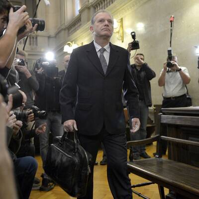 Der erste Prozess-Tag: Der ehemalige Minister weist jede Schuld von sich