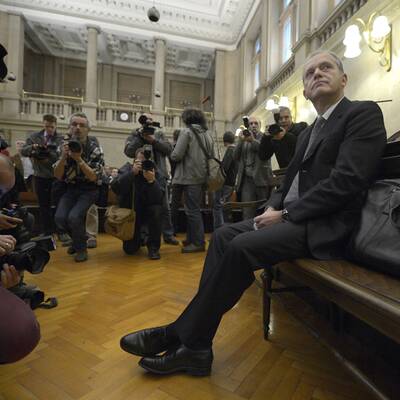 Der erste Prozess-Tag: Der ehemalige Minister weist jede Schuld von sich