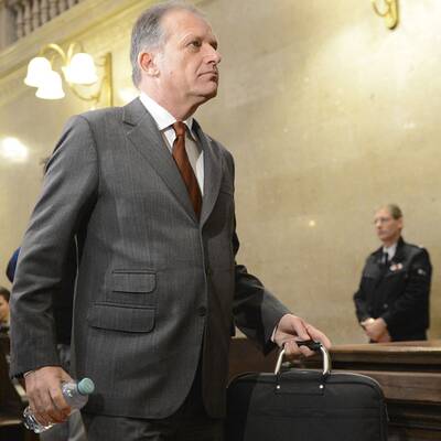 Der erste Prozess-Tag: Der ehemalige Minister weist jede Schuld von sich