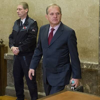 Der erste Prozess-Tag: Der ehemalige Minister weist jede Schuld von sich