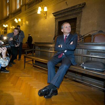 Der erste Prozess-Tag: Der ehemalige Minister weist jede Schuld von sich