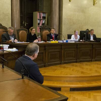 Der erste Prozess-Tag: Der ehemalige Minister weist jede Schuld von sich