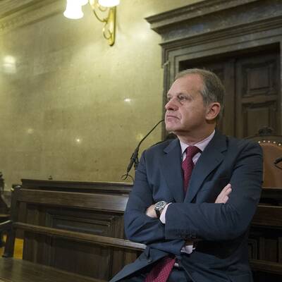 Der erste Prozess-Tag: Der ehemalige Minister weist jede Schuld von sich