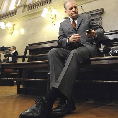 Der erste Prozess-Tag: Der ehemalige Minister weist jede Schuld von sich