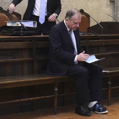 Strasser: Ohne Krücken am 2. Prozesstag