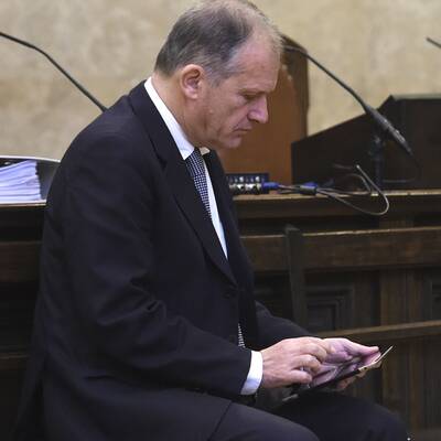 Strasser: Ohne Krücken am 2. Prozesstag