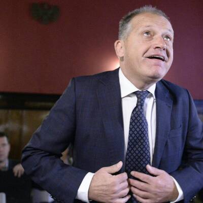 Der Ex-Innenminister muss drei Jahre hinter Gitter. Fußfessel nach halbem Jahr möglich.