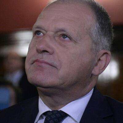 Der Ex-Innenminister muss drei Jahre hinter Gitter. Fußfessel nach halbem Jahr möglich.