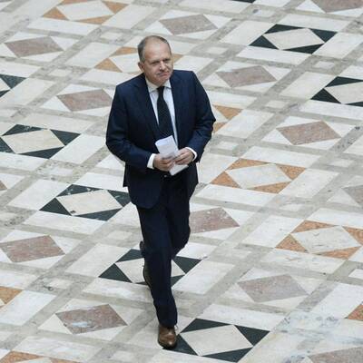 Der Ex-Innenminister muss drei Jahre hinter Gitter. Fußfessel nach halbem Jahr möglich.