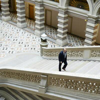Der Ex-Innenminister muss drei Jahre hinter Gitter. Fußfessel nach halbem Jahr möglich.