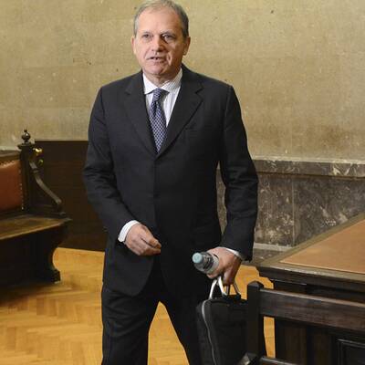 Der erste Prozess-Tag: Der ehemalige Minister weist jede Schuld von sich