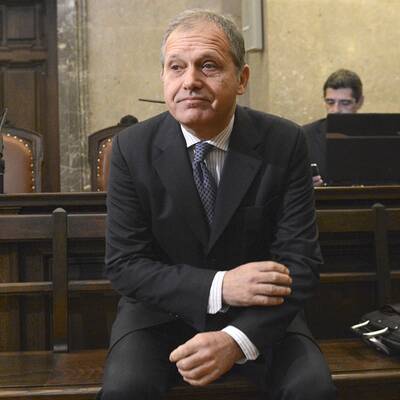 Der erste Prozess-Tag: Der ehemalige Minister weist jede Schuld von sich