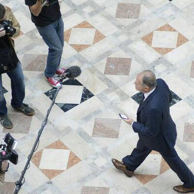 Der Ex-Innenminister muss drei Jahre hinter Gitter. Fußfessel nach halbem Jahr möglich.