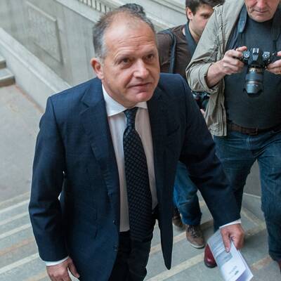 Der Ex-Innenminister muss drei Jahre hinter Gitter. Fußfessel nach halbem Jahr möglich.