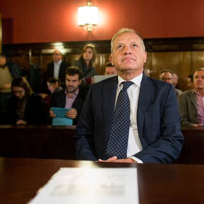 Der Ex-Innenminister muss drei Jahre hinter Gitter. Fußfessel nach halbem Jahr möglich.