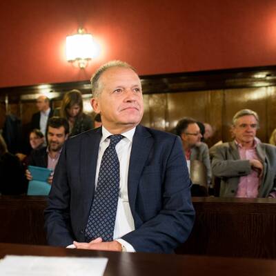 Der Ex-Innenminister muss drei Jahre hinter Gitter. Fußfessel nach halbem Jahr möglich.