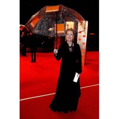 Stars im Regen: Jolie, Pitt & Co bei BAFTAs