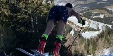 &Ouml;SV-Talent rast nur in Badehose &uuml;ber die Streif