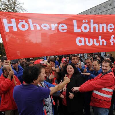 Metaller legen Arbeit nieder