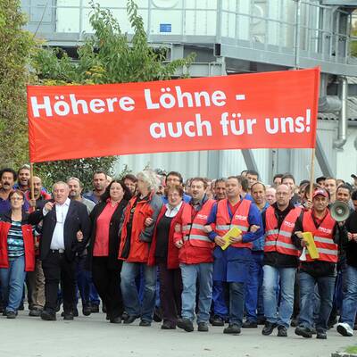 Metaller legen Arbeit nieder