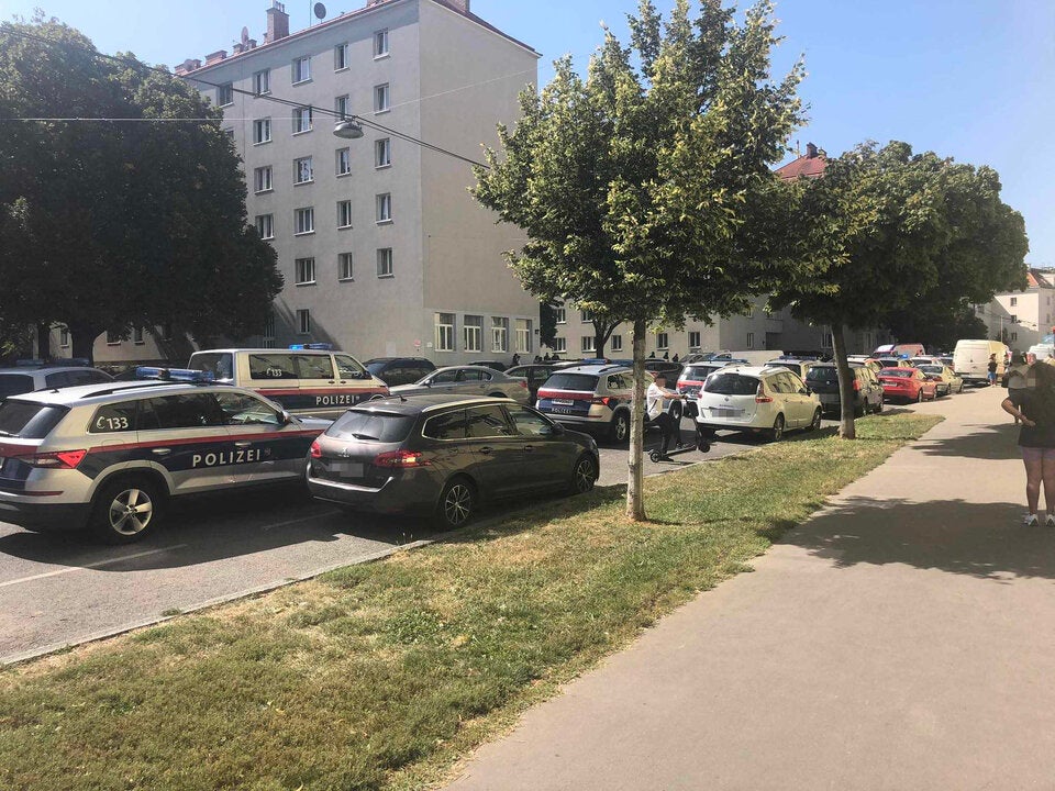 Vater attackierte 3 Söhne mit dem Messer