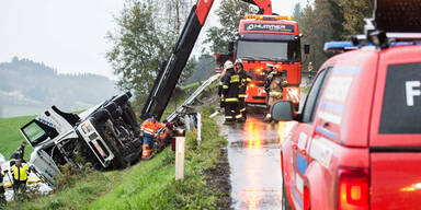 LKW verlor 23 Tonnen Streusalz