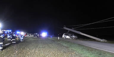 Erneuter Auto-Unfall mit Strommast