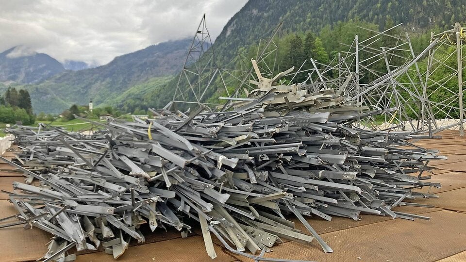 Strommasten werden schon abgebaut.