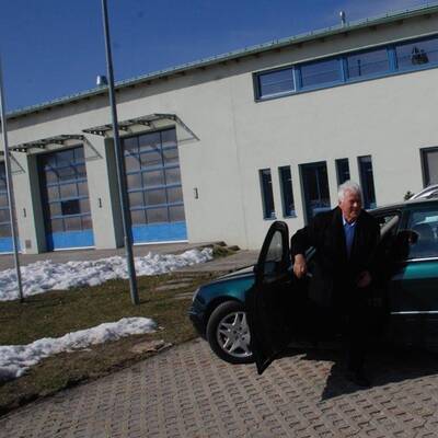 Der Milliardär bei der Stimmabgabe im Bezirk Baden