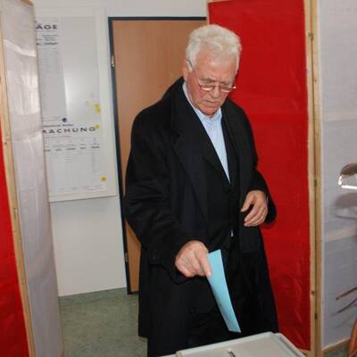 Der Milliardär bei der Stimmabgabe im Bezirk Baden